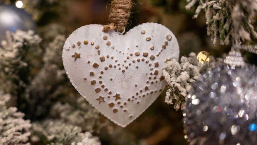 Choose the Perfect Christmas Tree Skirt for Your Holiday